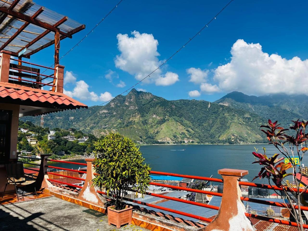 Hospedaje Gonzalez San Pedro La Laguna Exterior photo